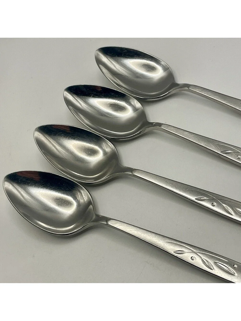 4- ONEIDA HEIRLOOM Cube Mark WILL O' WISP Stainless Teaspoon Lot ~6 1/8